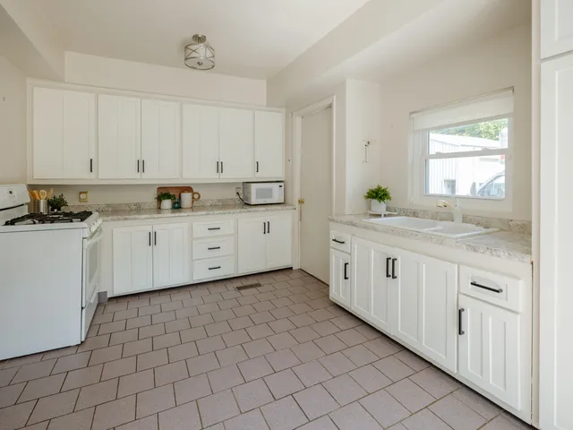 $429,500 | 55622 Red Arrow Highway, Lawrence, MI 49064