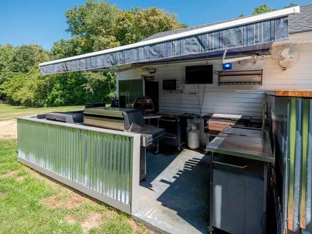 $429,500 | 55622 Red Arrow Highway, Lawrence, MI 49064