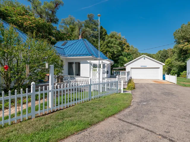 $429,500 | 55622 Red Arrow Highway, Lawrence, MI 49064