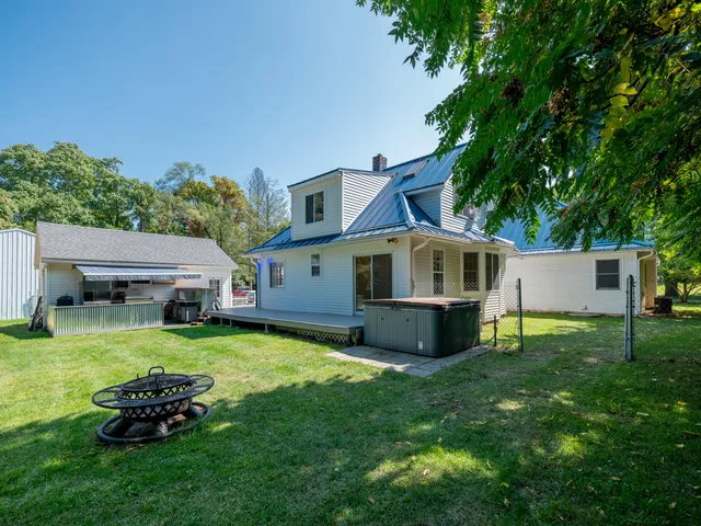 $429,500 | 55622 Red Arrow Highway, Lawrence, MI 49064