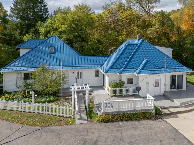 $429,500 | 55622 Red Arrow Highway, Lawrence, MI 49064