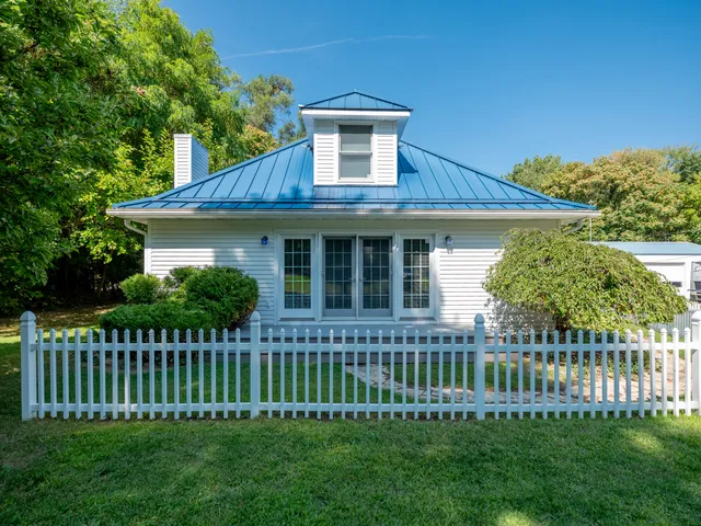 $429,500 | 55622 Red Arrow Highway, Lawrence, MI 49064