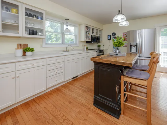 $429,500 | 55622 Red Arrow Highway, Lawrence, MI 49064