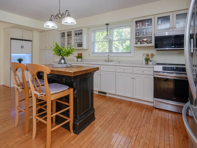 $429,500 | 55622 Red Arrow Highway, Lawrence, MI 49064