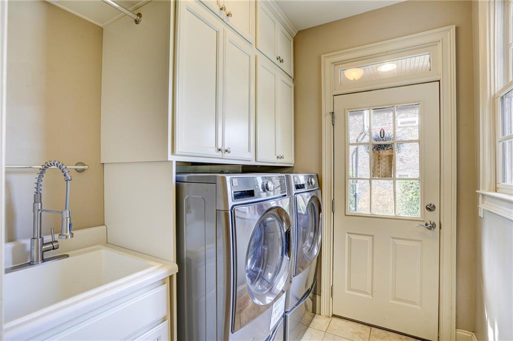 11015 Callington Court Suwanee, GA 30024 - Photo 30 of 87 a view of a bathroom with a sink and a washer