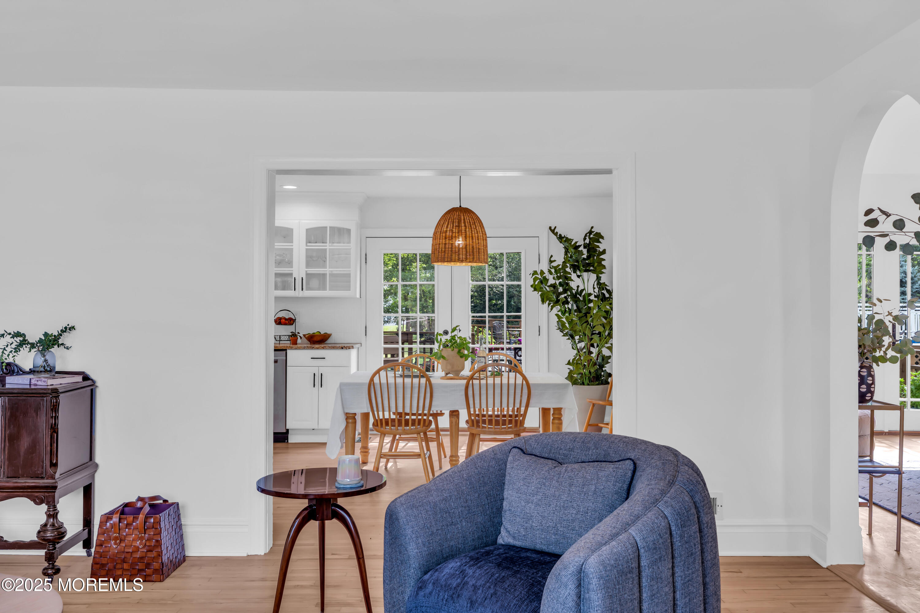 16 Heathcliff Road Rumson, NJ 07760 - Photo 8 of 49 Living Room