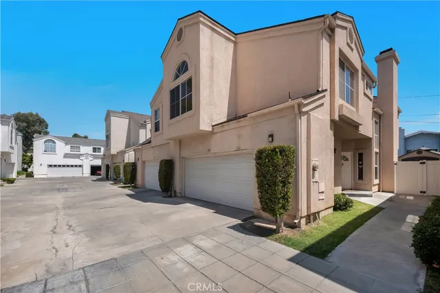 $699,000 | 19017 Gault Street, Unit 103, Reseda, CA 91335