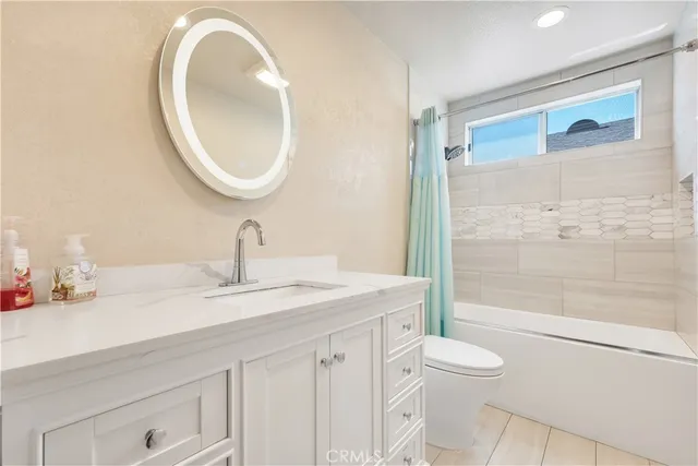 $699,000 | 19017 Gault Street, Unit 103, Reseda, CA 91335