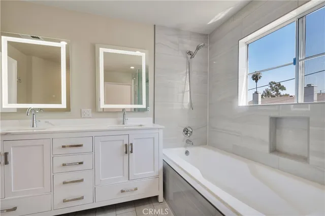 $699,000 | 19017 Gault Street, Unit 103, Reseda, CA 91335