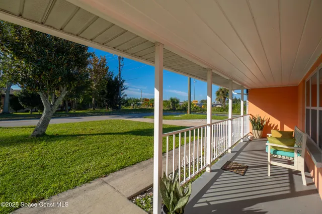 a view of a house with a big yard