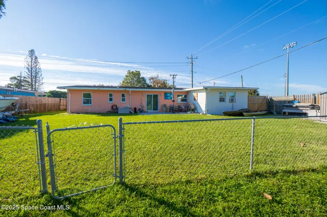 a view of a back yard of the house