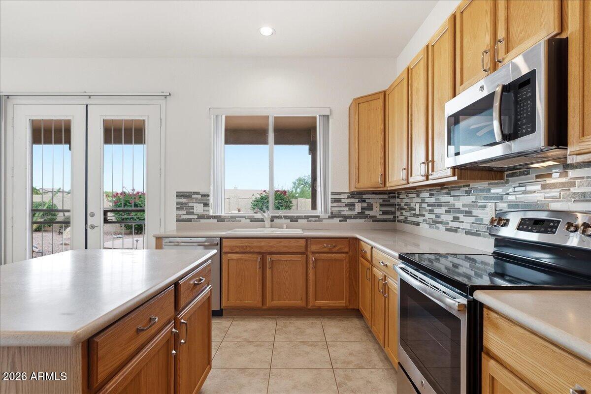 10247 East Superstition Range Road Gold Canyon, AZ 85118 - Photo 9 of 35 15-Kitchen