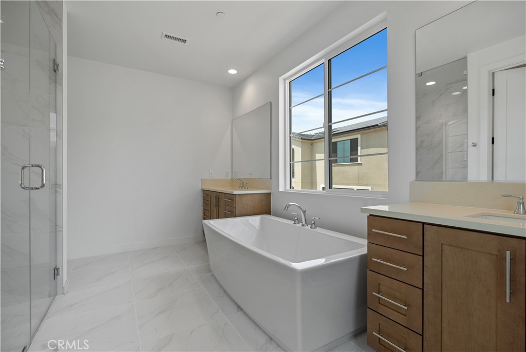 3070 Rue De Latour Vista, CA 92084 - Photo 8 of 22 Primary bath - large tub & separate shower