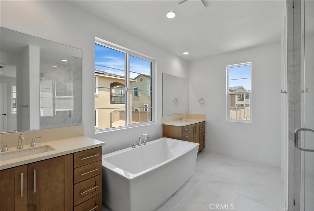 3070 Rue De Latour Vista, CA 92084 - Photo 9 of 22 Primary bath - large tub & separate shower