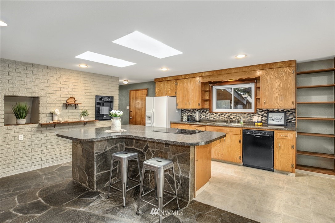 14219 Southeast 141st Street Renton, WA 98059 - Photo 8 of 27 Gallery Image 8