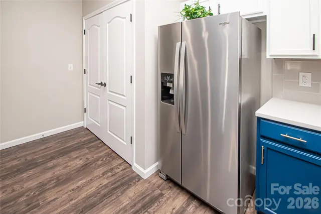 an empty room with wooden floor and ceiling fan