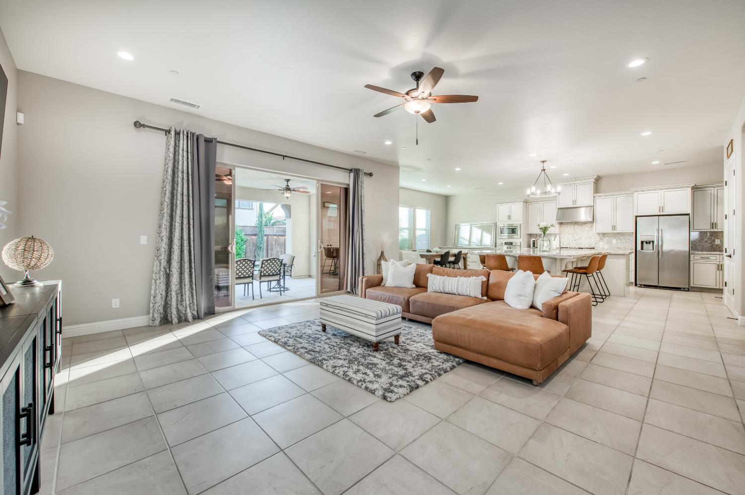 598 Crescent Lane Madera, CA 93636 - Photo 17 of 80 a living room with furniture and a chandelier