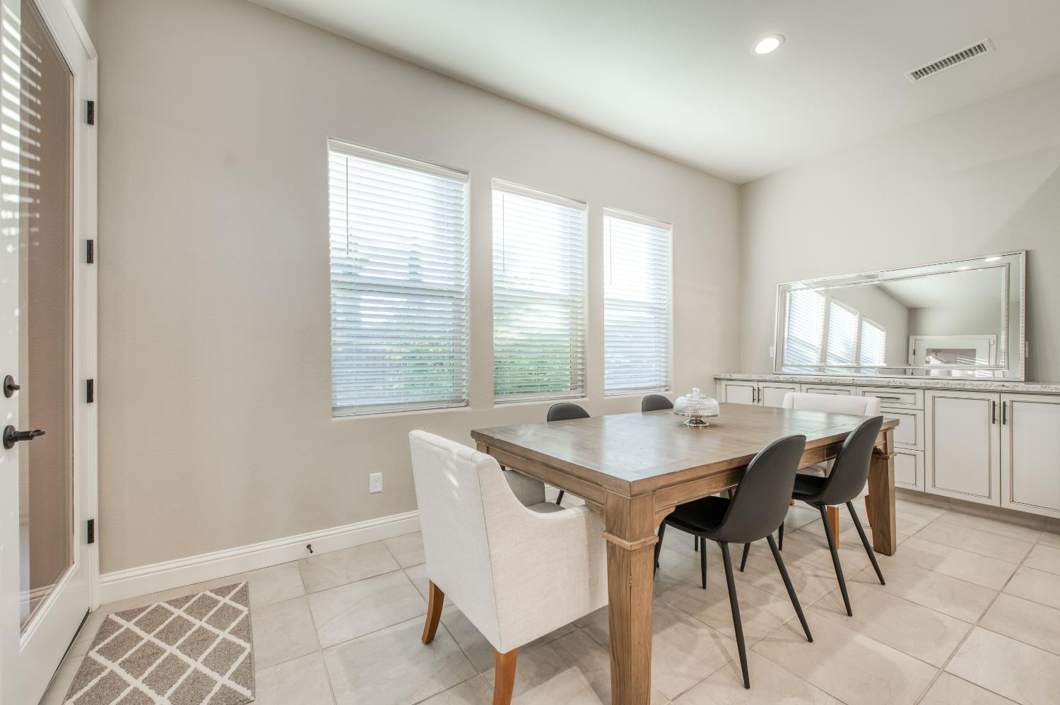598 Crescent Lane Madera, CA 93636 - Photo 29 of 80 a view of a dining room with furniture and window