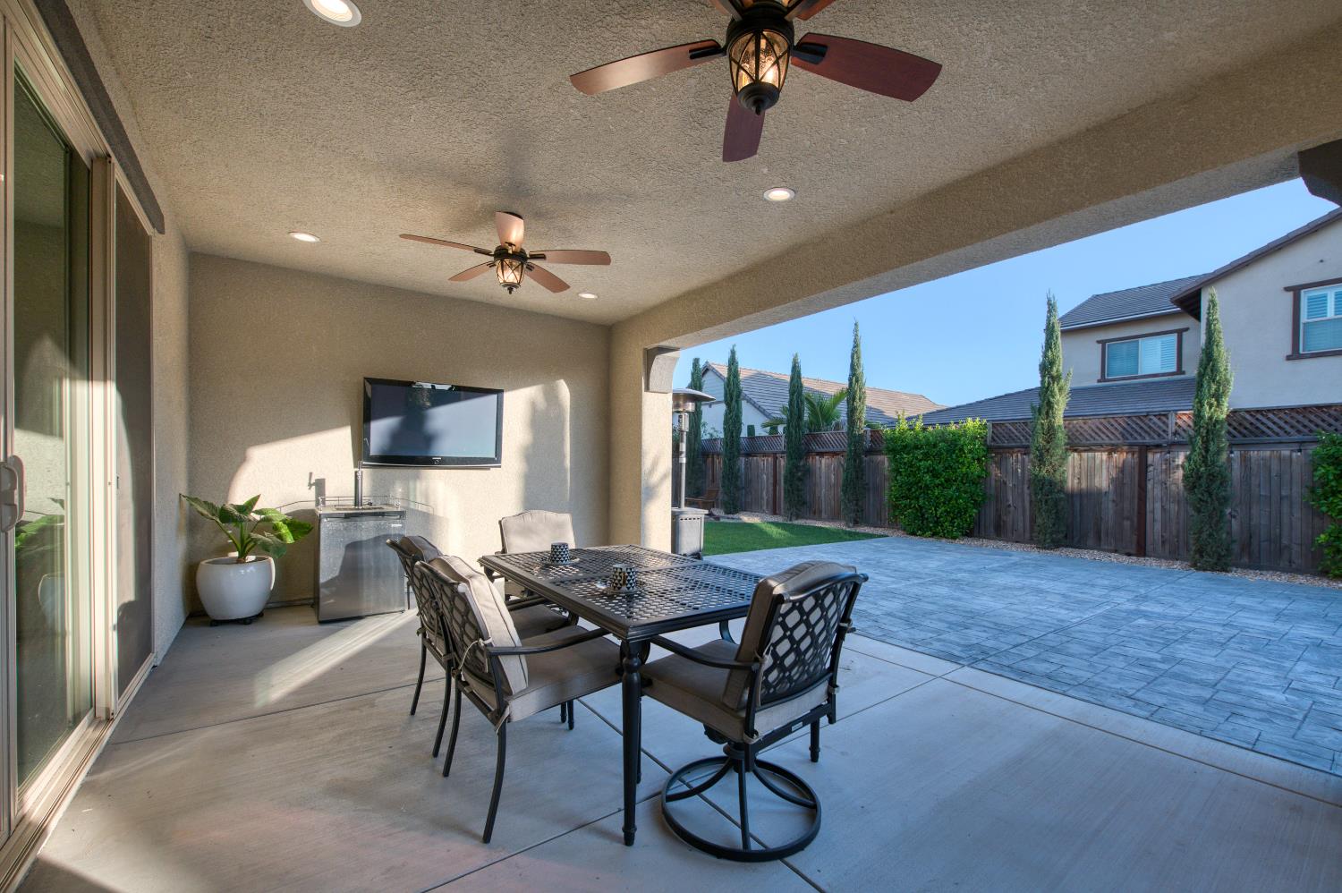 598 Crescent Lane Madera, CA 93636 - Photo 40 of 80 a view of a dining room with furniture window and outside view