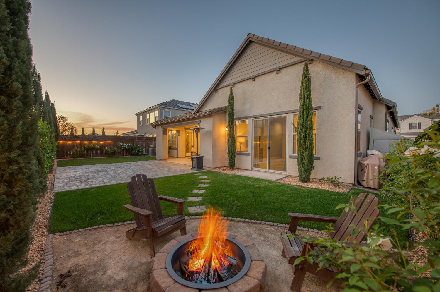 598 Crescent Lane Madera, CA 93636 - Photo 5 of 80 a backyard of a house with garden and outdoor seating