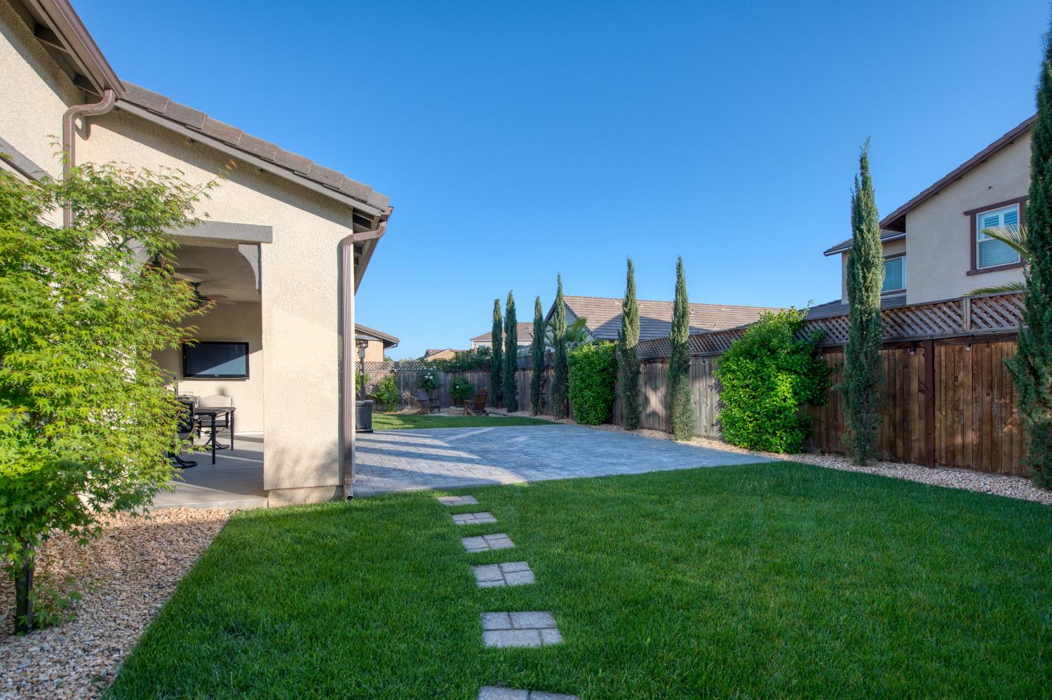 598 Crescent Lane Madera, CA 93636 - Photo 58 of 80 a view of a house with a yard