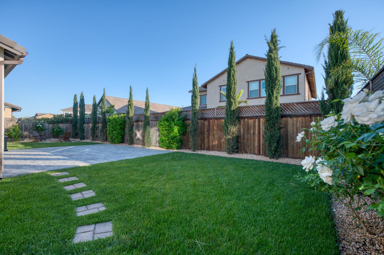 598 Crescent Lane Madera, CA 93636 - Photo 59 of 80 a front view of a house with garden