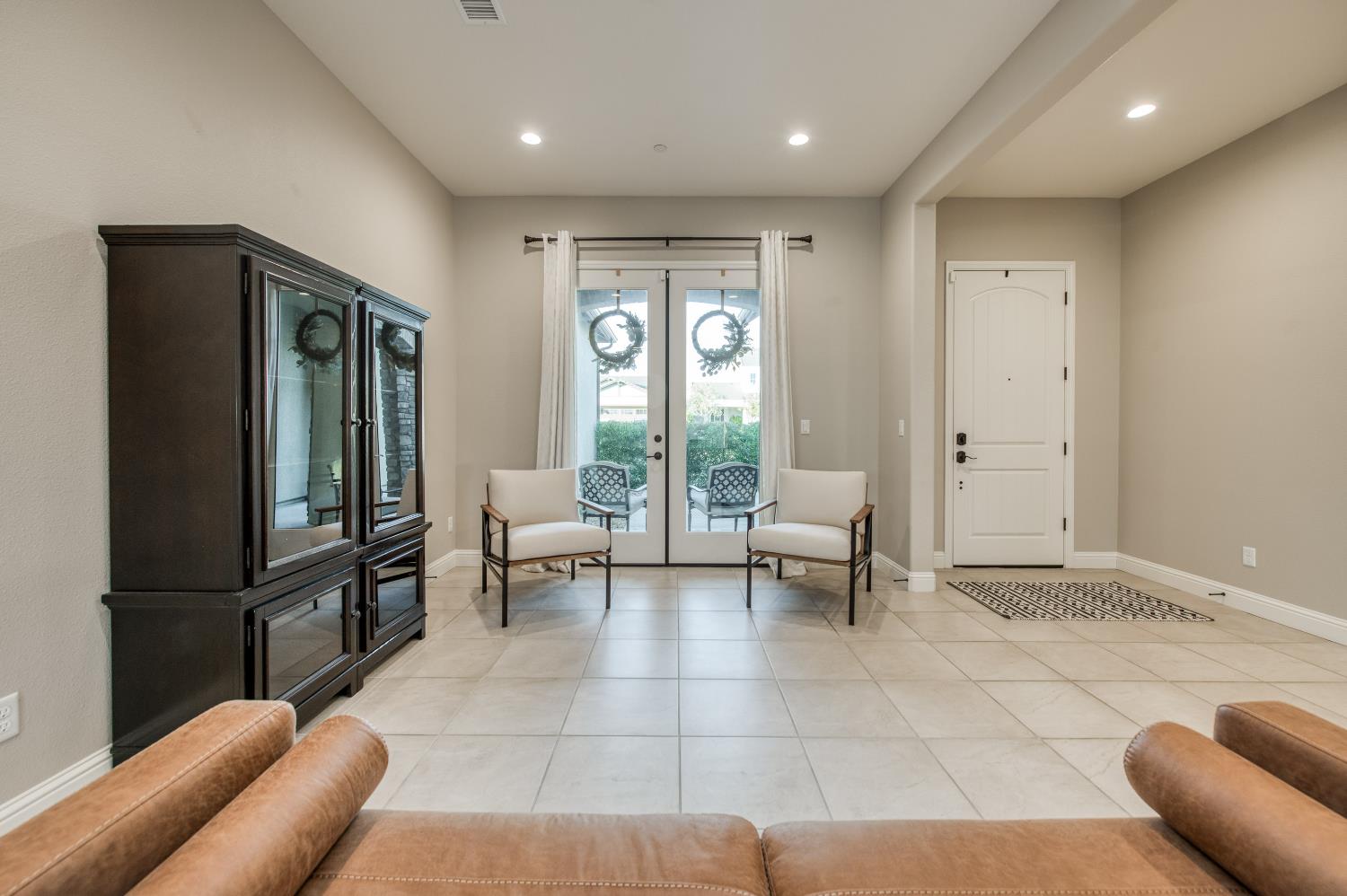 598 Crescent Lane Madera, CA 93636 - Photo 9 of 80