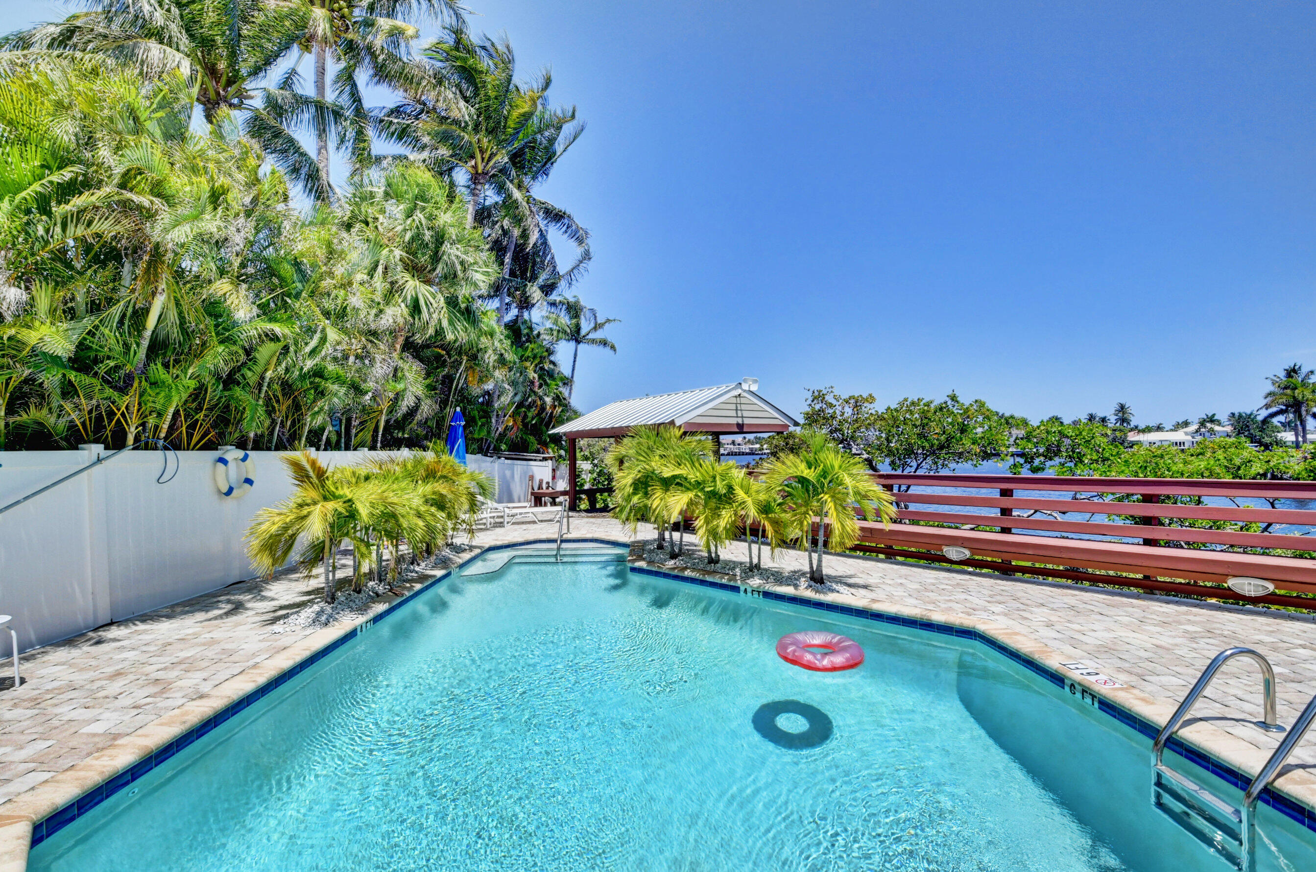 646 Mariners Way Boynton Beach, FL 33435 - Photo 11 of 49 Swimming Pool