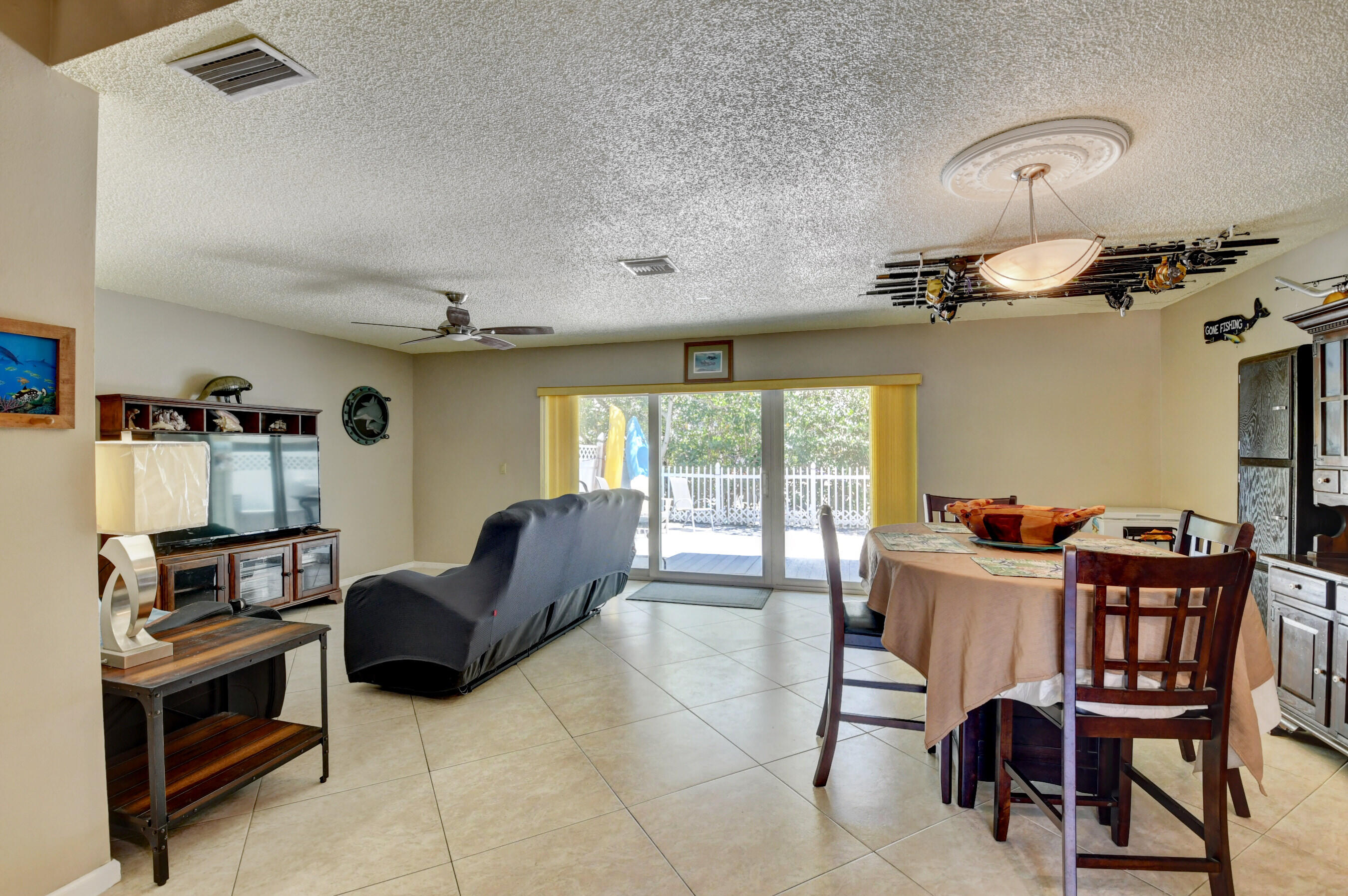 646 Mariners Way Boynton Beach, FL 33435 - Photo 19 of 49 Family Room Dining