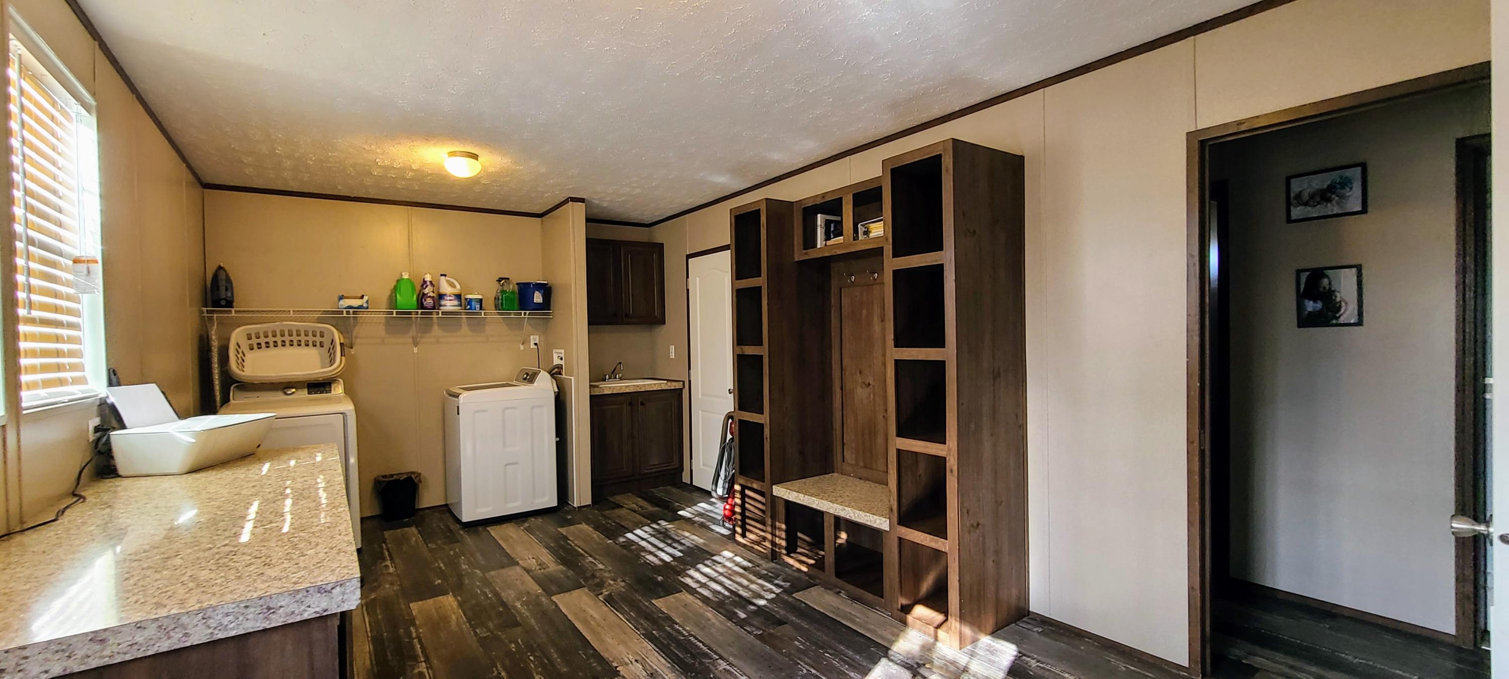 429 Pea Ridge Road Sunbright, TN 37872 - Photo 17 of 38 Laundry Room