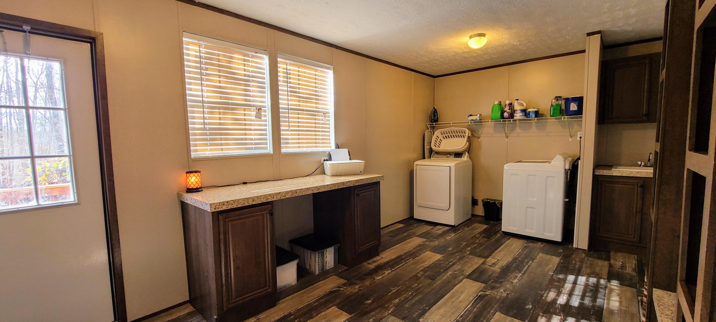 429 Pea Ridge Road Sunbright, TN 37872 - Photo 18 of 38 Laundry Room