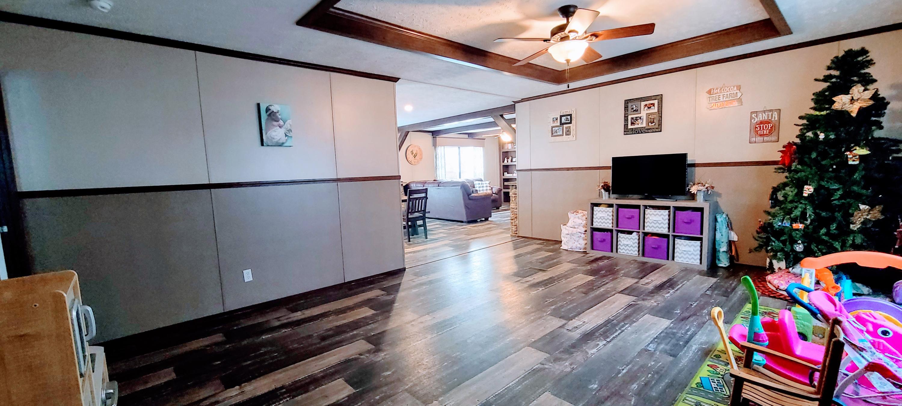 429 Pea Ridge Road Sunbright, TN 37872 - Photo 23 of 38 Living Room