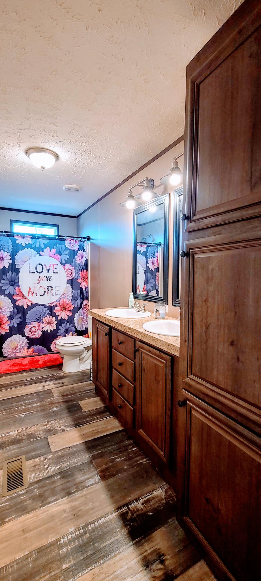 429 Pea Ridge Road Sunbright, TN 37872 - Photo 27 of 38 Hallway Bathroom