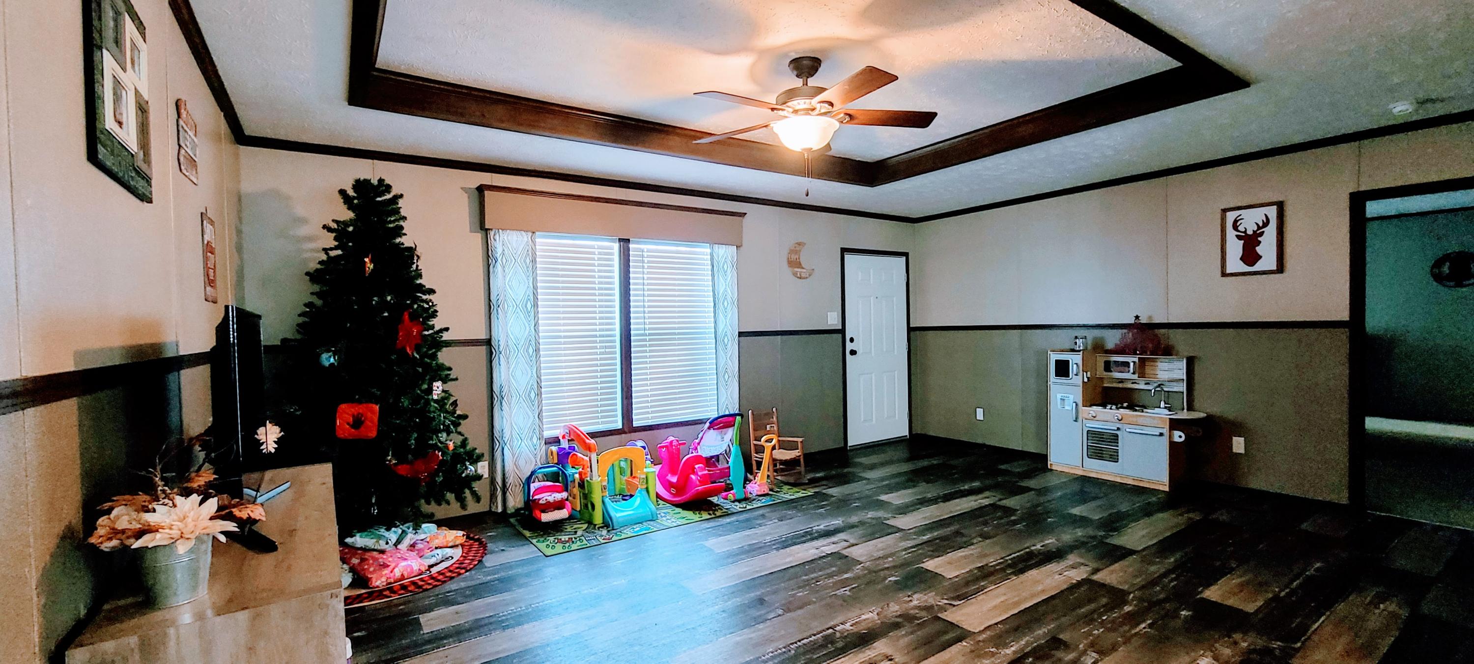 429 Pea Ridge Road Sunbright, TN 37872 - Photo 5 of 38 Living Room