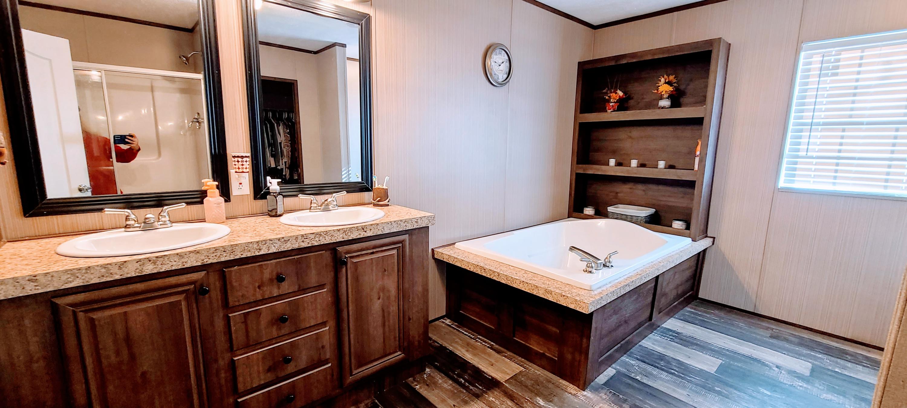 429 Pea Ridge Road Sunbright, TN 37872 - Photo 9 of 38 Master Bath
