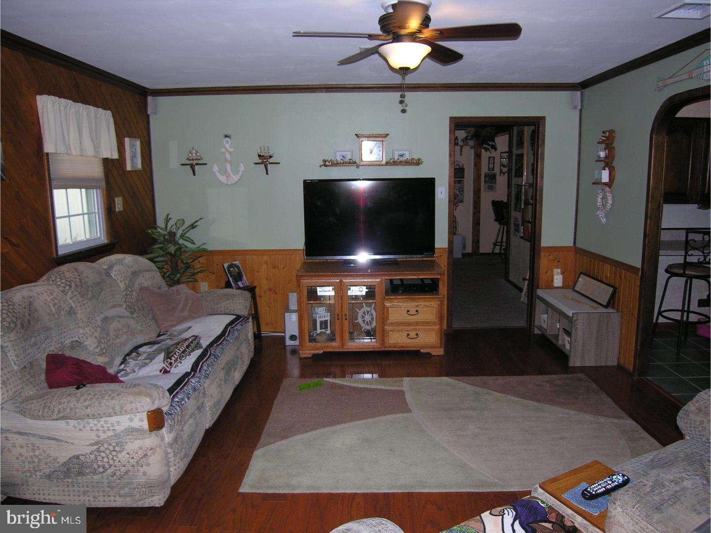 823 Chatham Road Fairless Hills, PA 19030 - Photo 4 of 18 Living Room