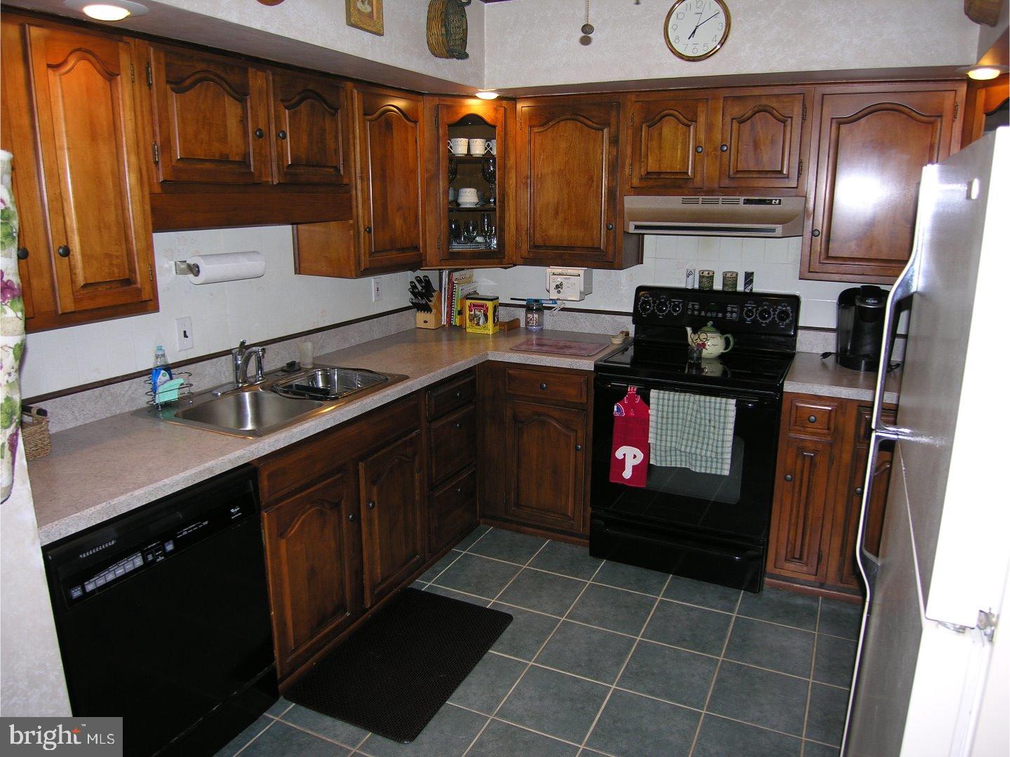 823 Chatham Road Fairless Hills, PA 19030 - Photo 5 of 18 Kitchen