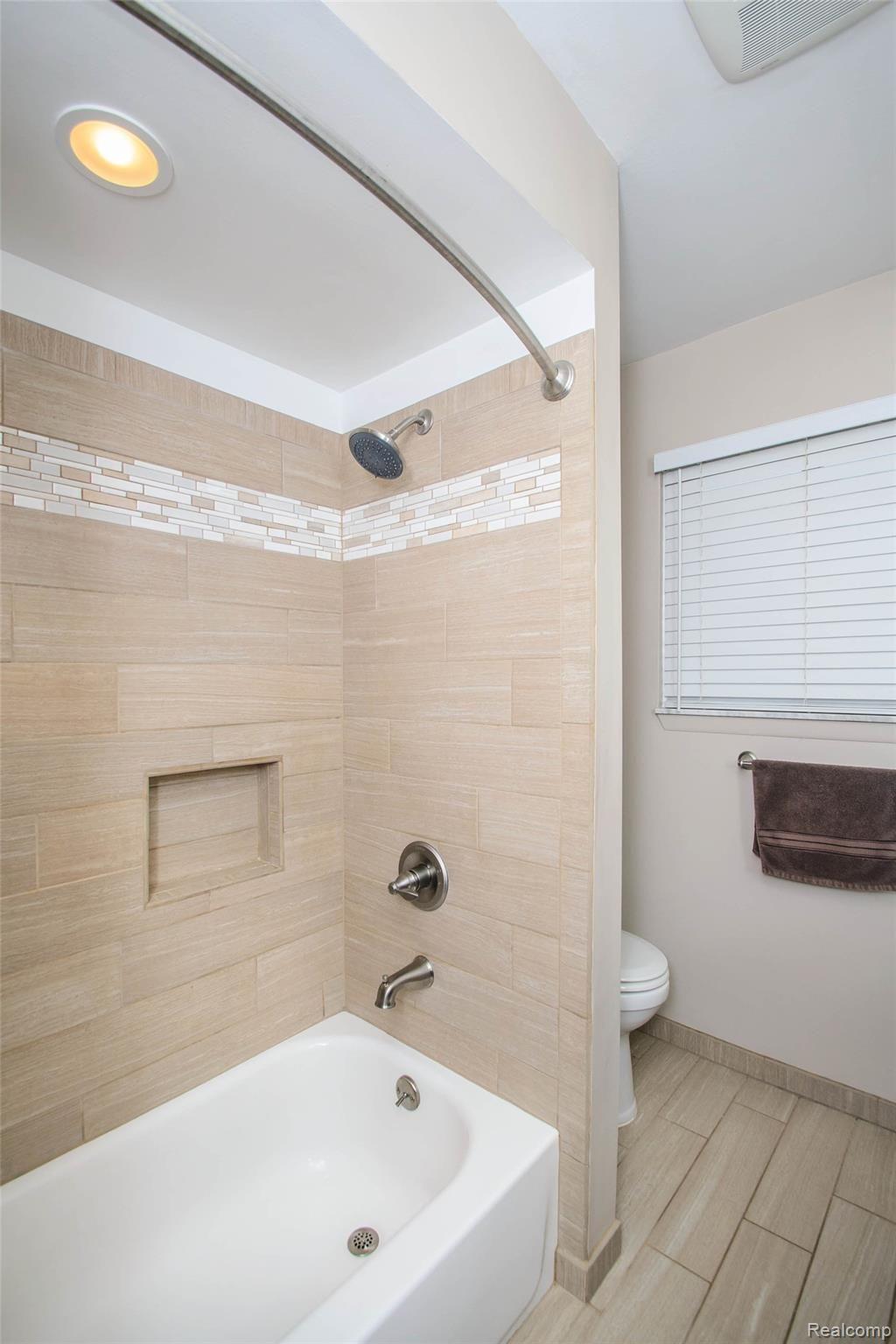 5882 Wedgewood Road Canton, MI 48187 - Photo 19 of 23 029_15.jpg