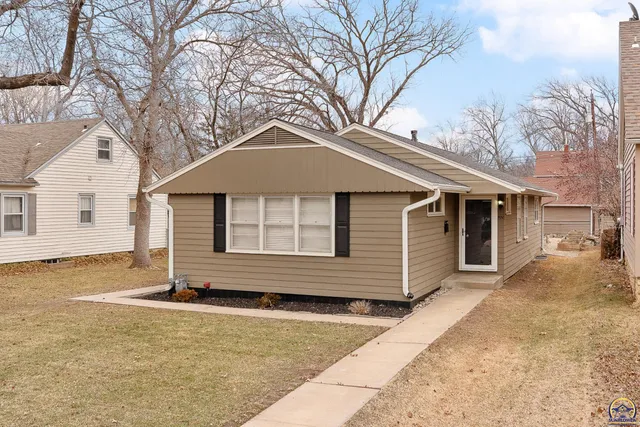 $195,000 | 1530 Southwest Wayne Avenue, Topeka, KS 66604