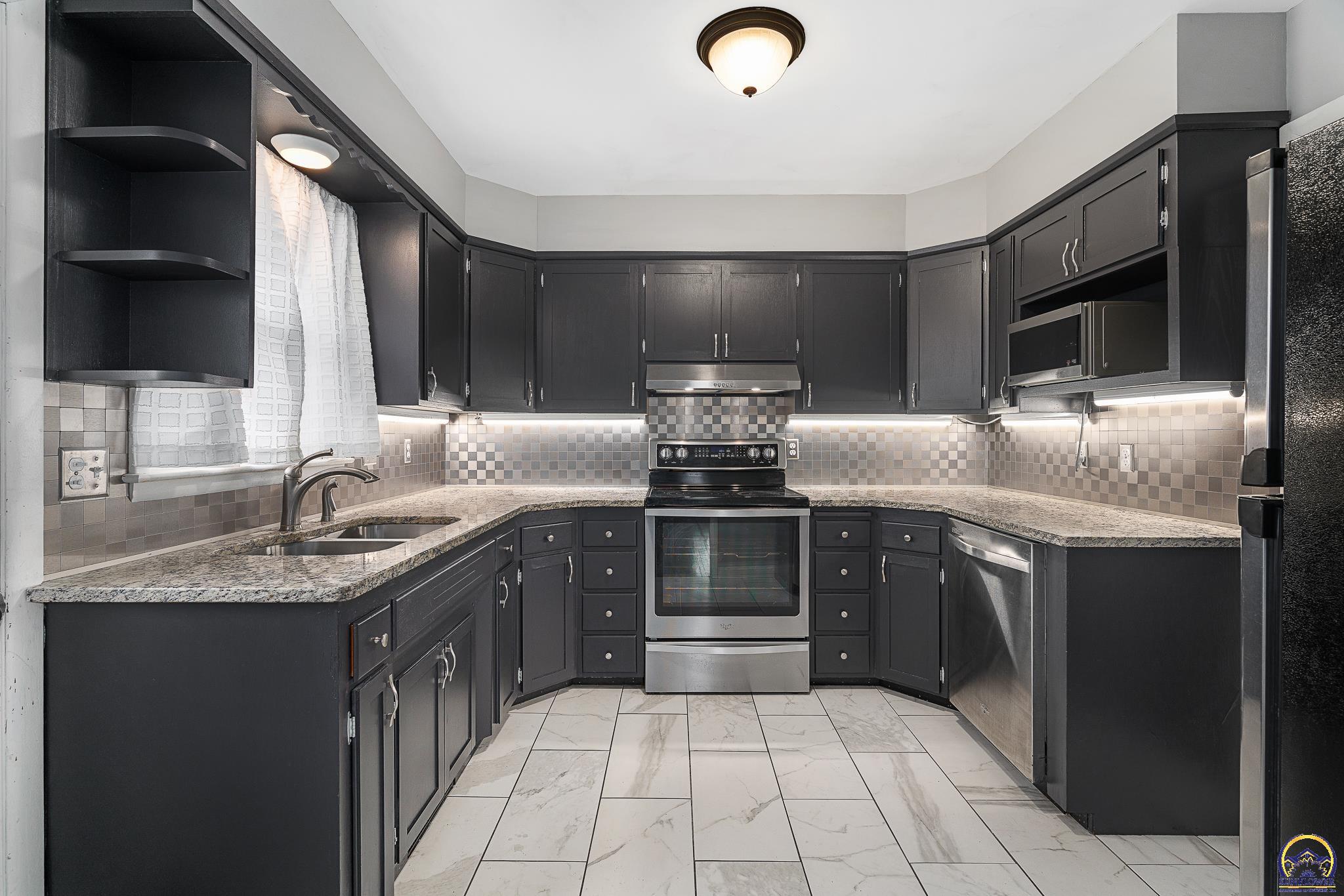 1530 Southwest Wayne Avenue Topeka, KS 66604 - Photo 12 of 41