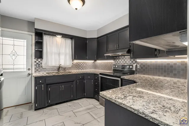 $195,000 | 1530 Southwest Wayne Avenue, Topeka, KS 66604