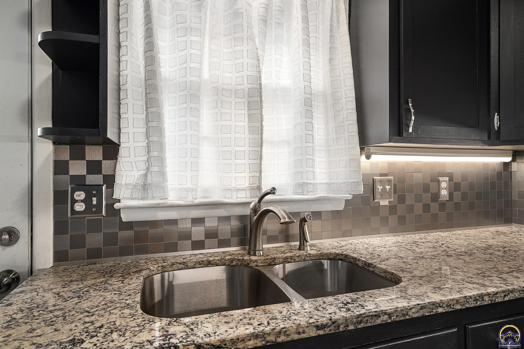 1530 Southwest Wayne Avenue Topeka, KS 66604 - Photo 14 of 41