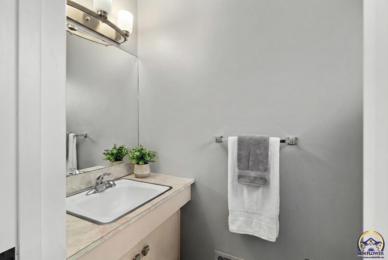 1530 Southwest Wayne Avenue Topeka, KS 66604 - Photo 18 of 41