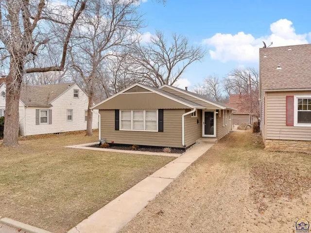 $195,000 | 1530 Southwest Wayne Avenue, Topeka, KS 66604