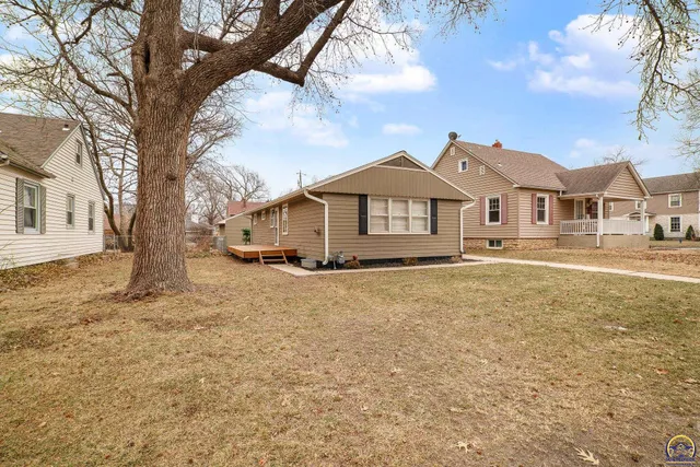 $195,000 | 1530 Southwest Wayne Avenue, Topeka, KS 66604