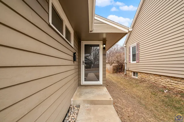 $195,000 | 1530 Southwest Wayne Avenue, Topeka, KS 66604