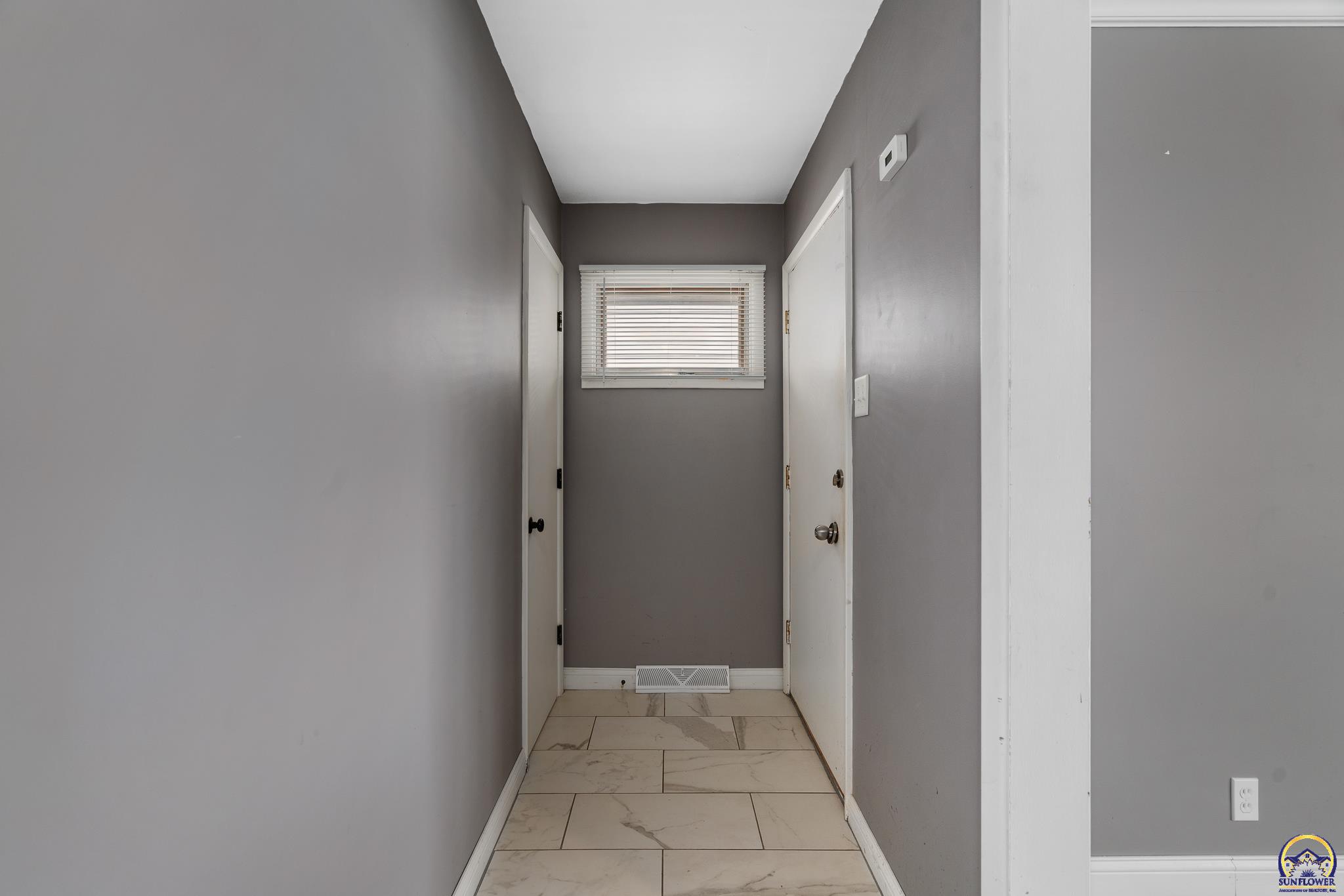 1530 Southwest Wayne Avenue Topeka, KS 66604 - Photo 7 of 41