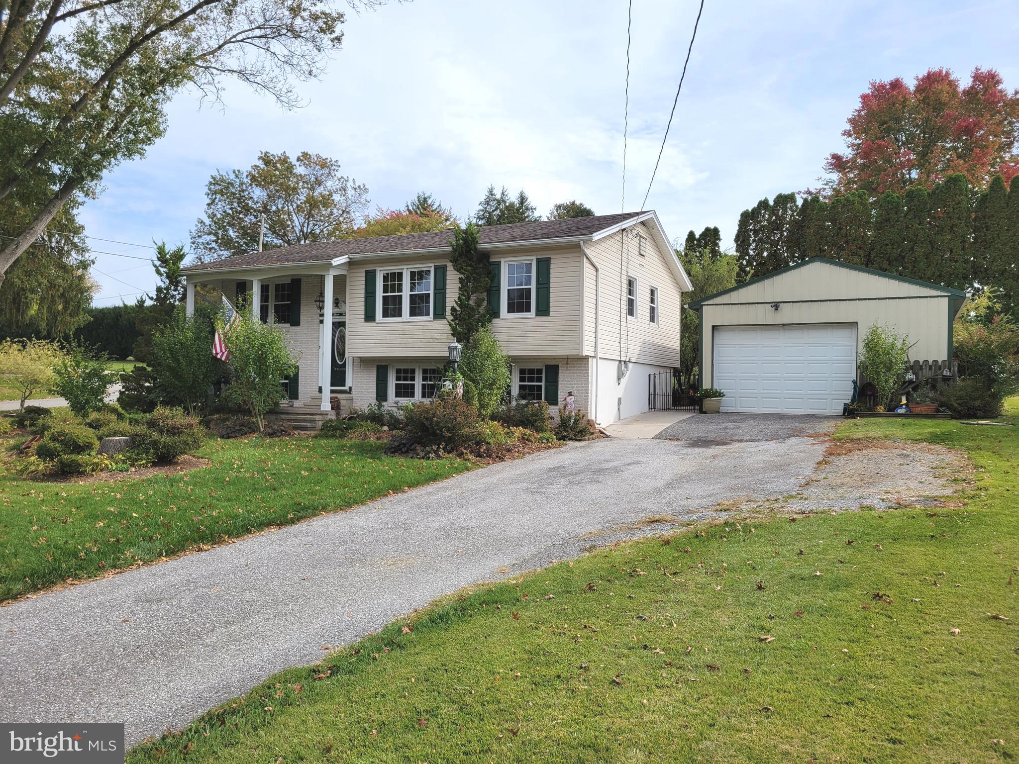 2330 Log Cabin Road York, PA 17408 - Photo 2 of 32