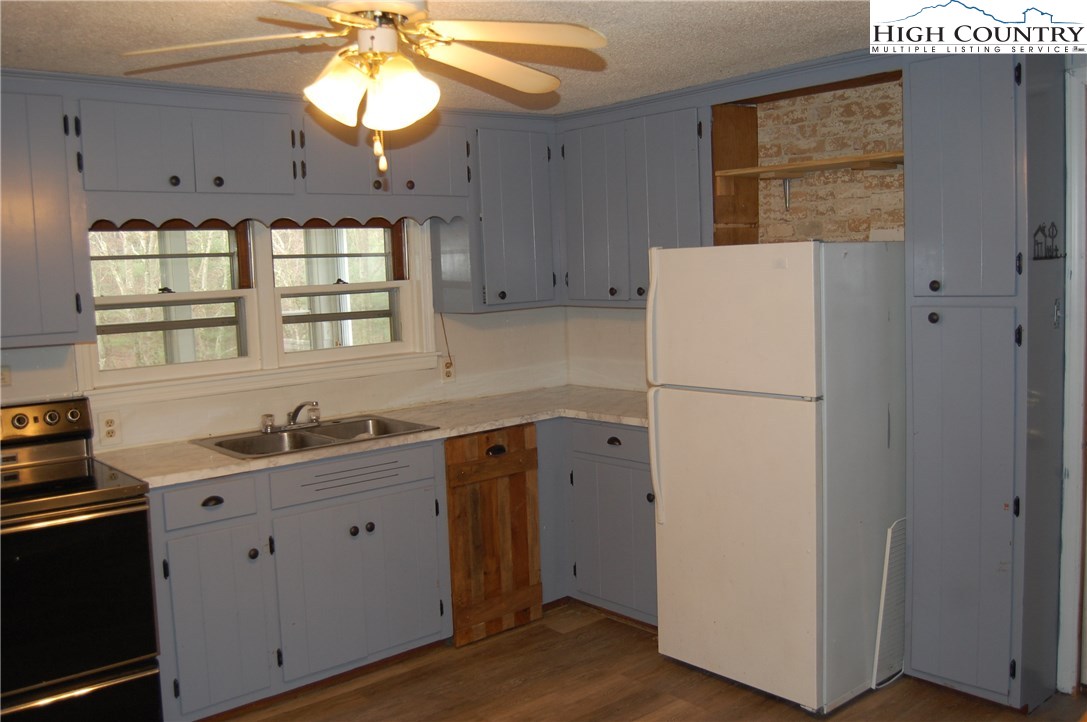 1698 Dewitt Road Sparta, NC 28675 - Photo 2 of 25 Gallery Image 2