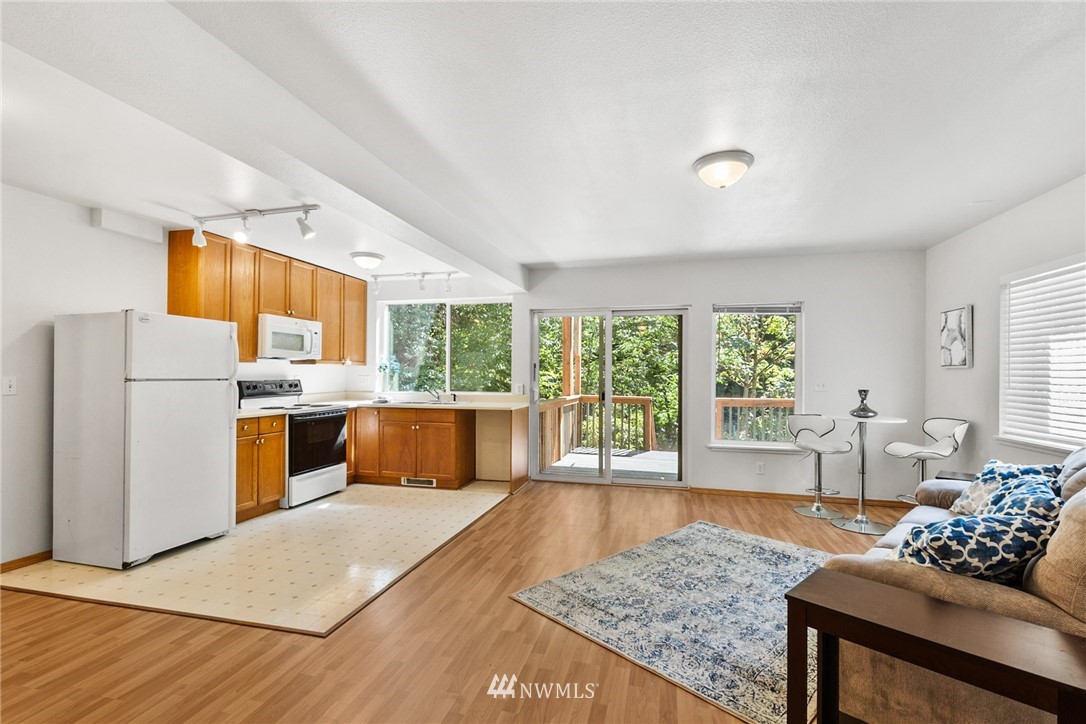 3313 Southeast 7th Street Renton, WA 98058 - Photo 3 of 29
